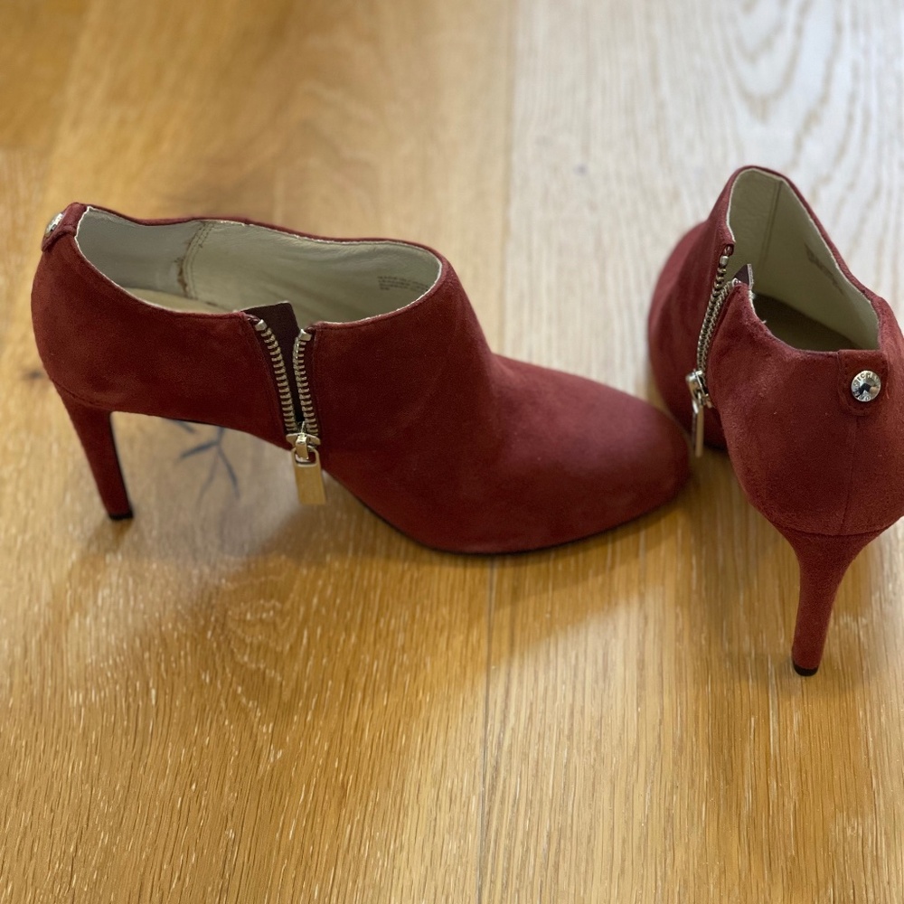 NEW - Michael Koss Suede Ankle Boots - Color Burgundy - Size 6